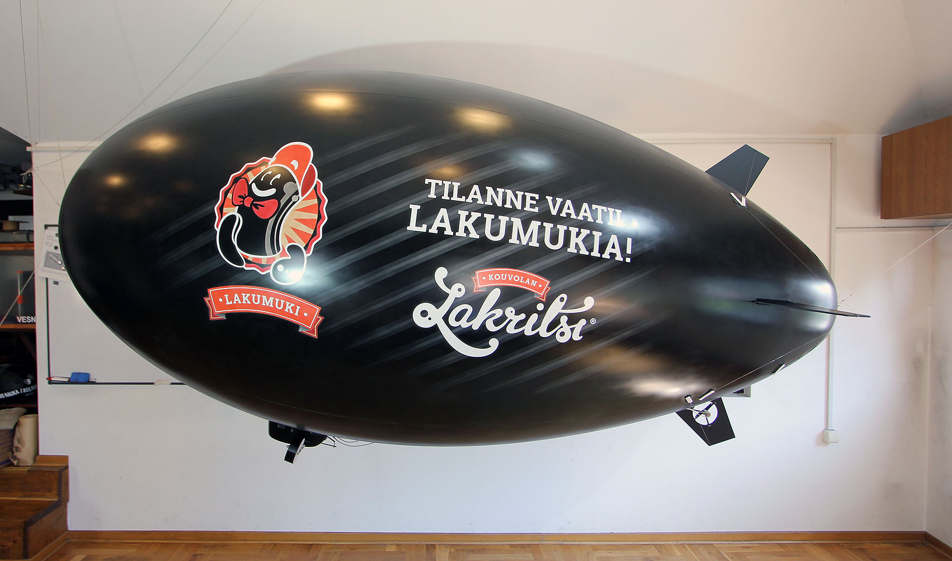 Total color work on an indoor Blimp